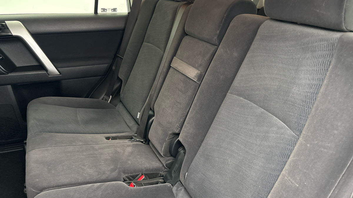 Toyota Land Cruiser Image 8