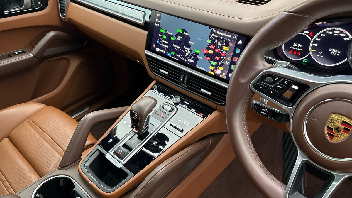 Porsche Cayenne Image 18
