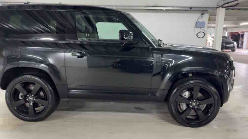 More views of Land Rover Defender 90