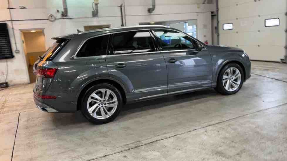 More views of Audi Q7