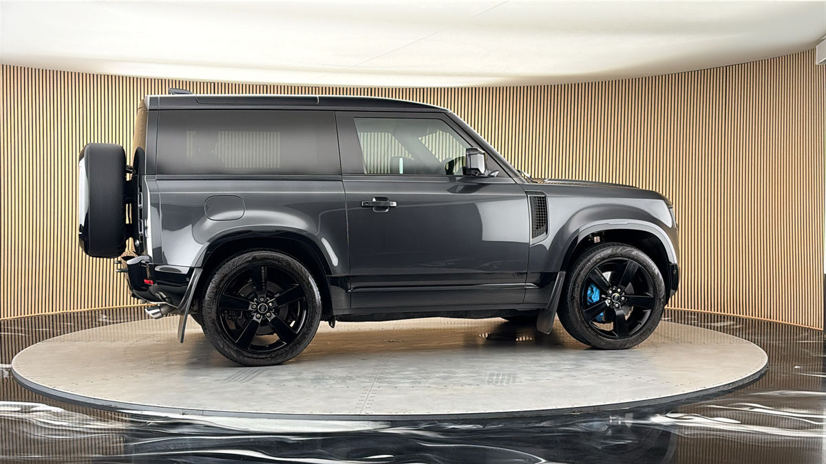 More views of Land Rover Defender 90