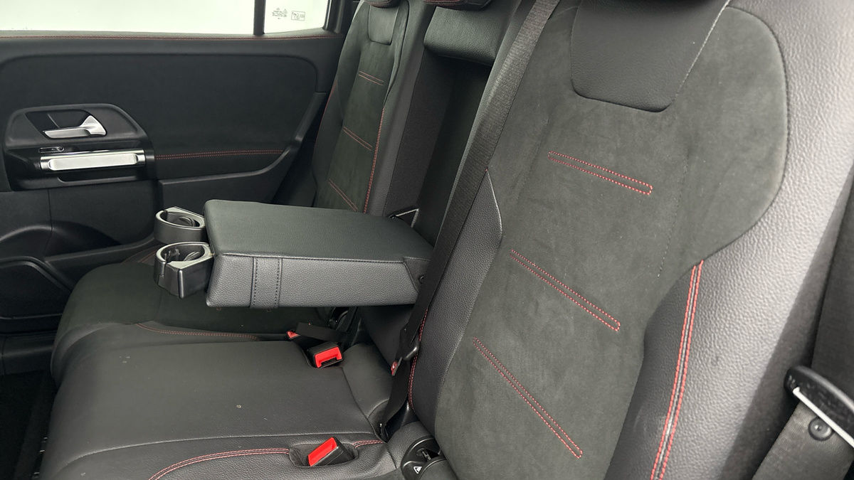 Mercedes-Benz GLB Image 9