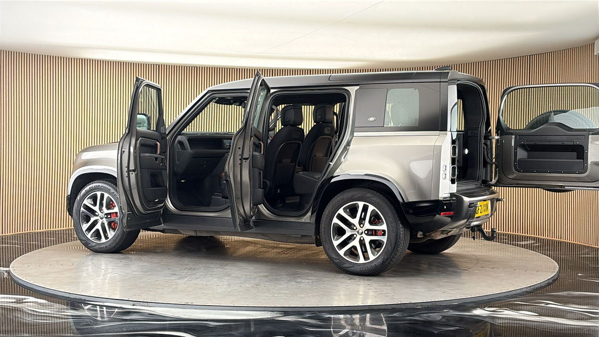 More views of Land Rover Defender 110