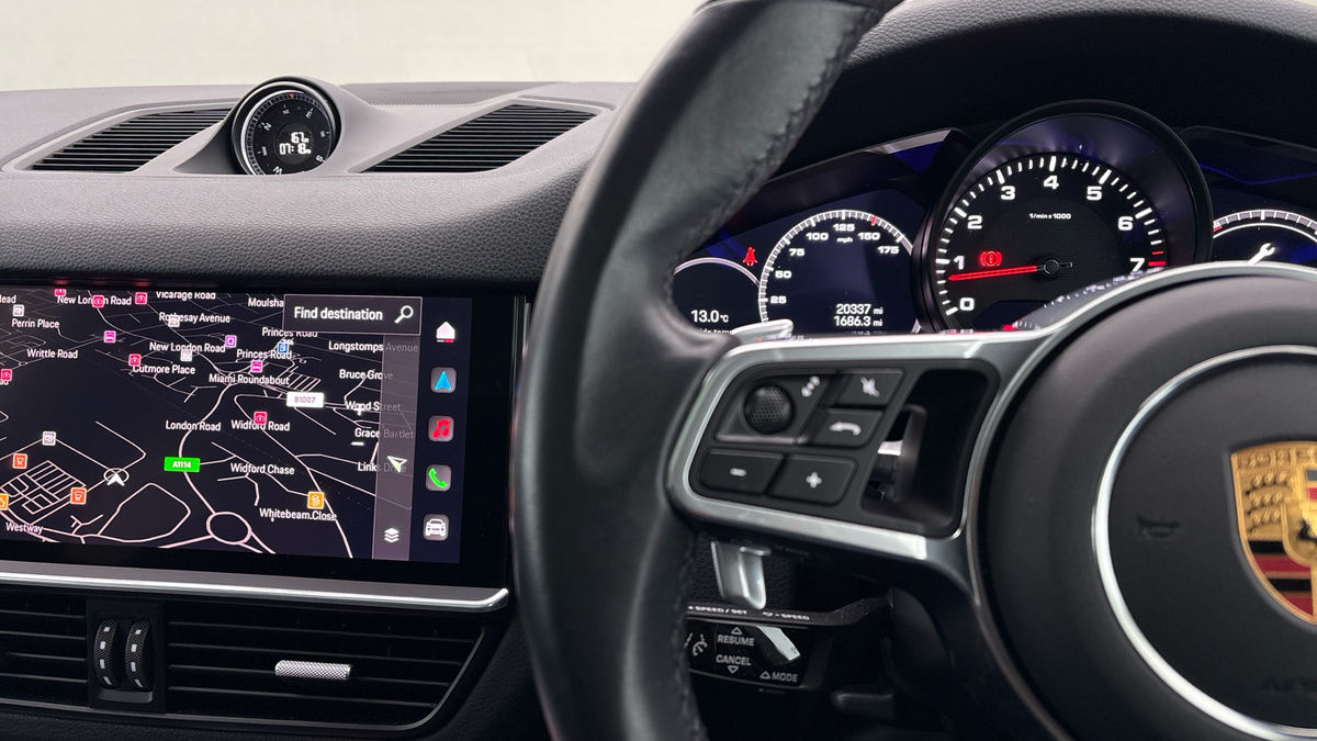 Porsche Cayenne Image 13