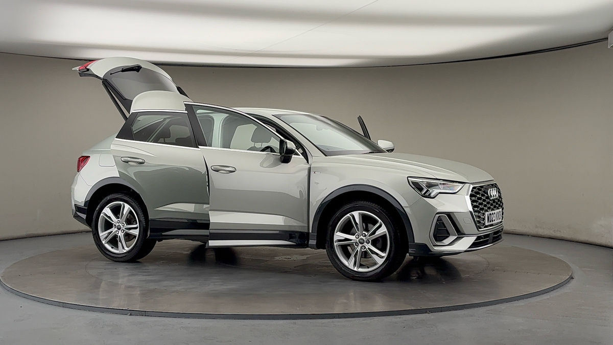 More views of Audi Q3