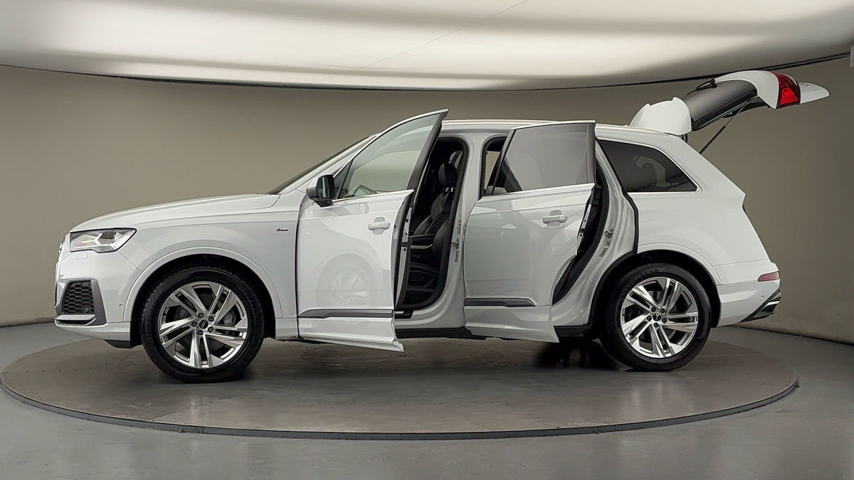 More views of Audi Q7