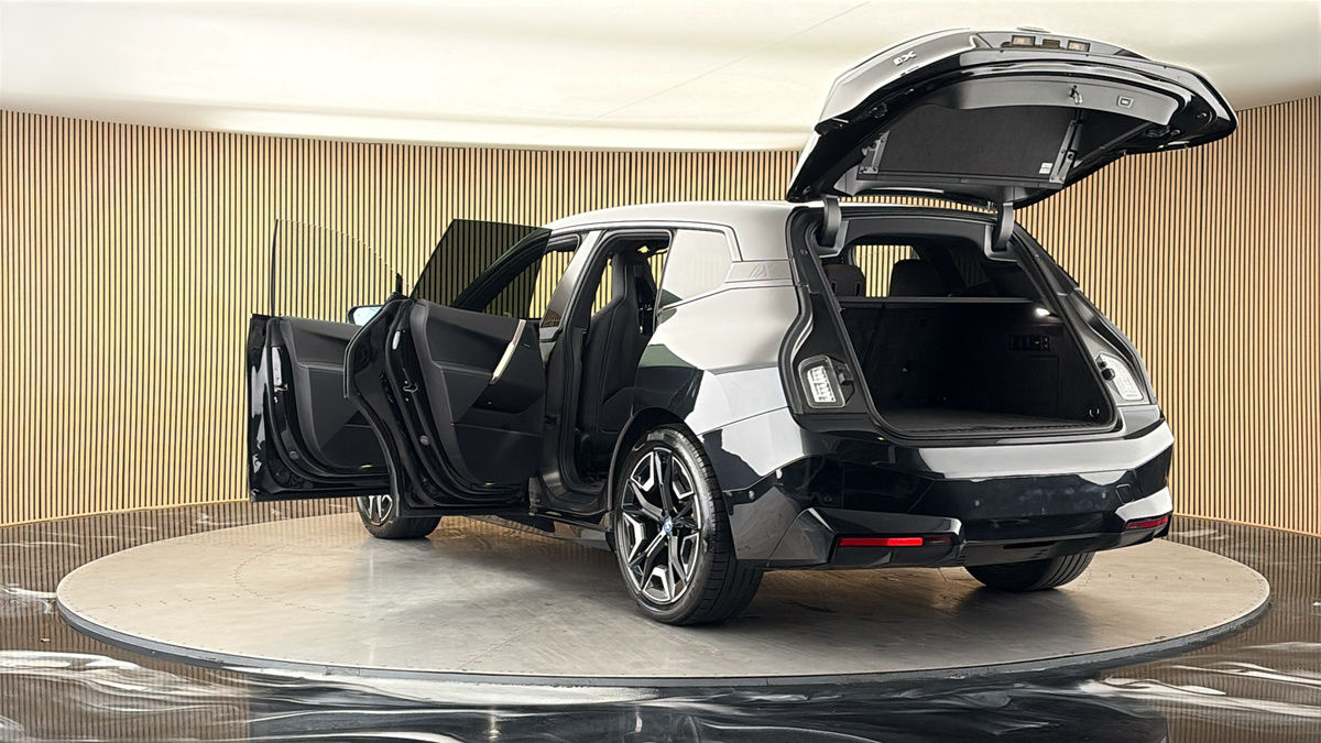 BMW iX Image 24