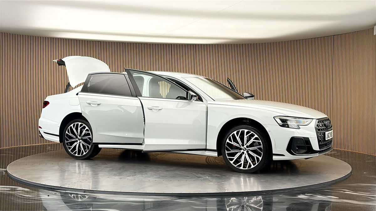 More views of Audi S8