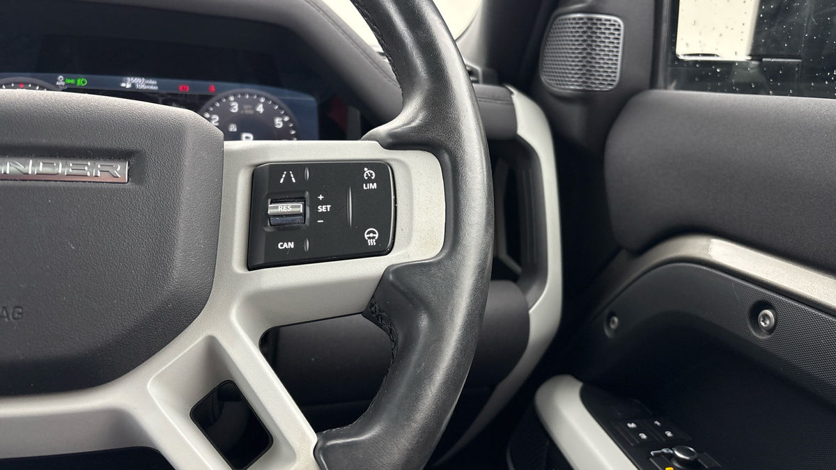 Land Rover Defender 90 Image 14