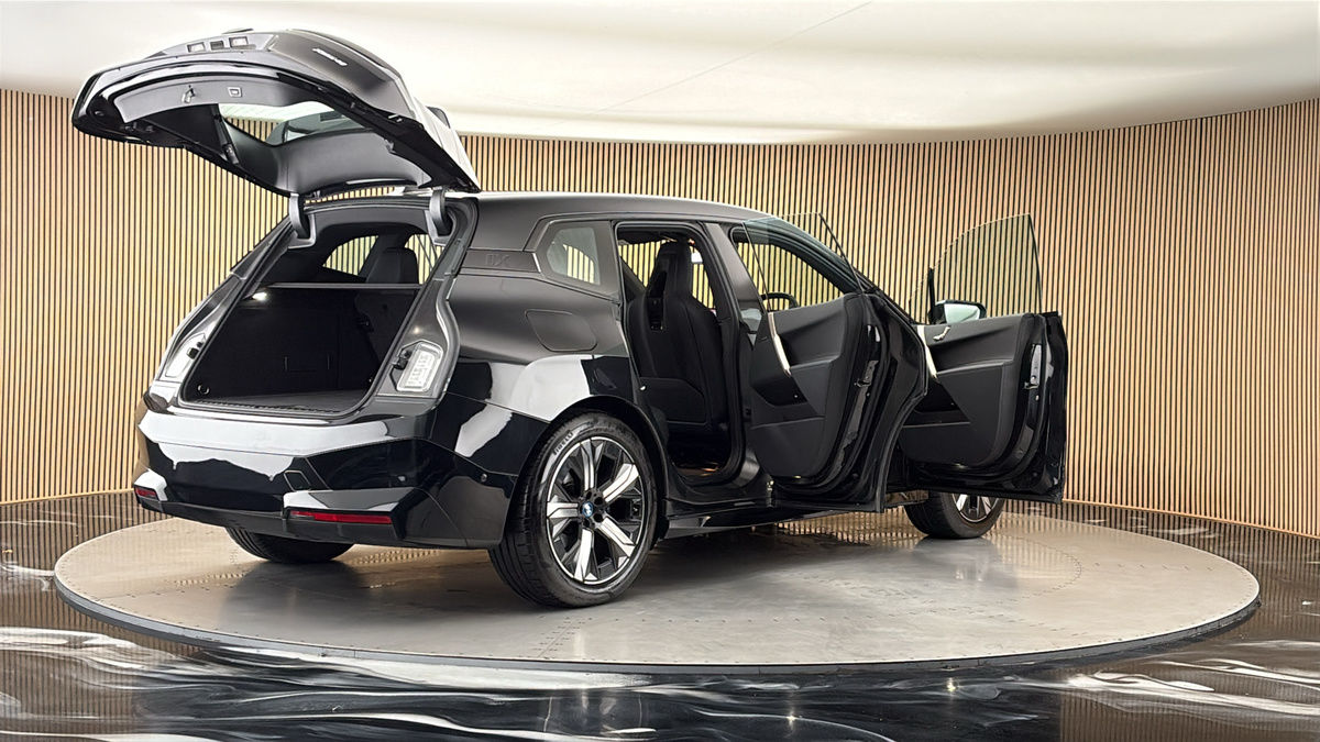 More views of BMW iX