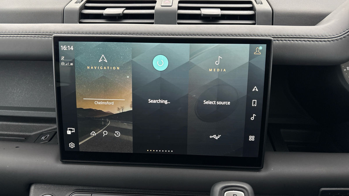 Land Rover Defender 110 Image 17