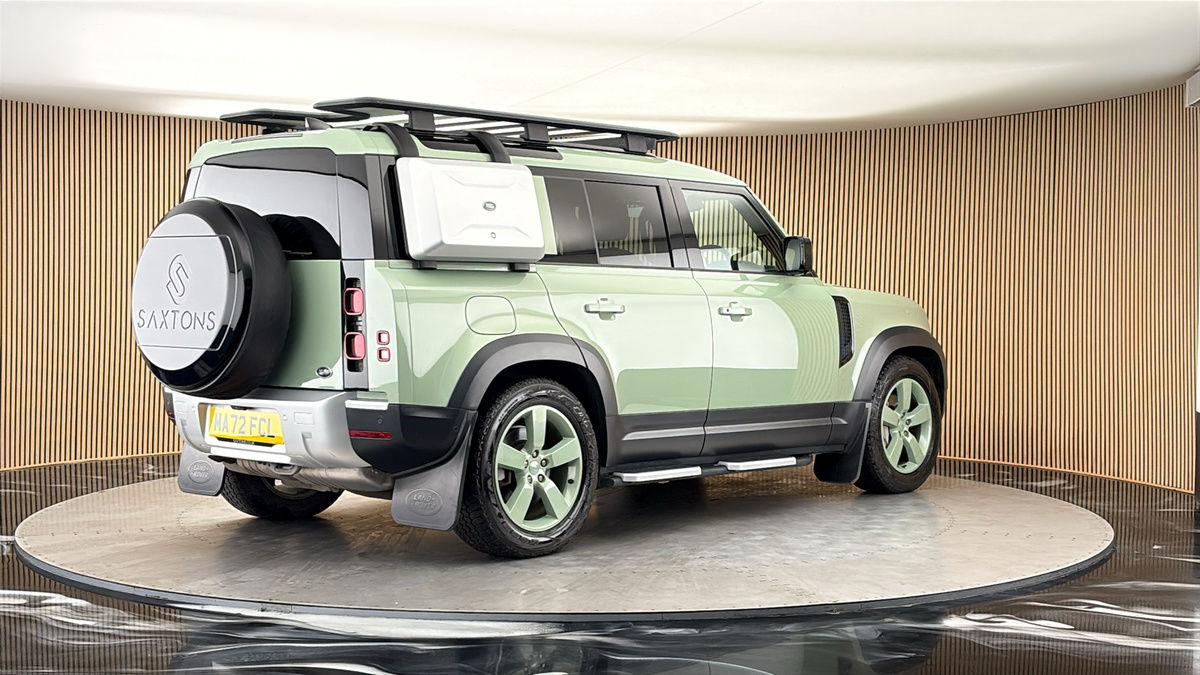 Land Rover Defender 110 Image 21