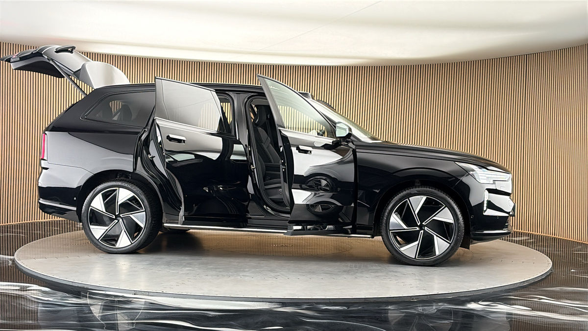 More views of Volvo EX90