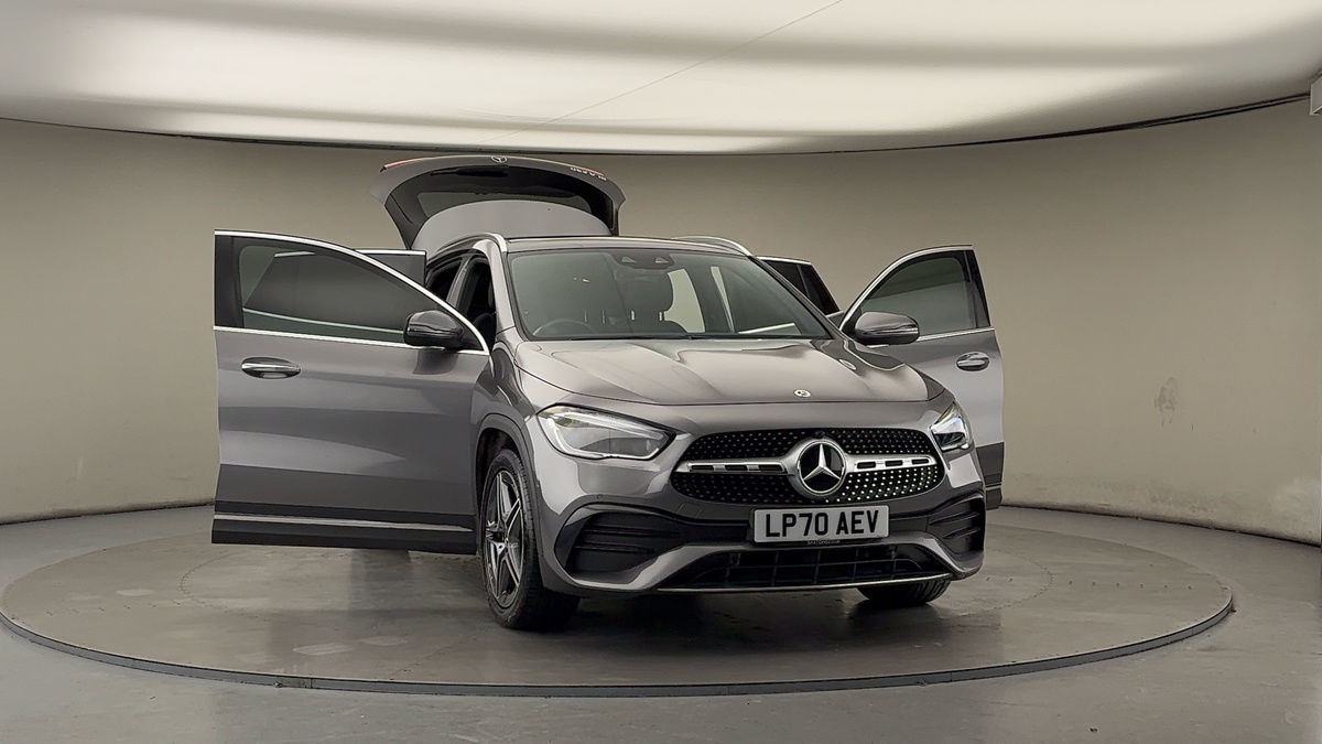 More views of Mercedes-Benz GLA