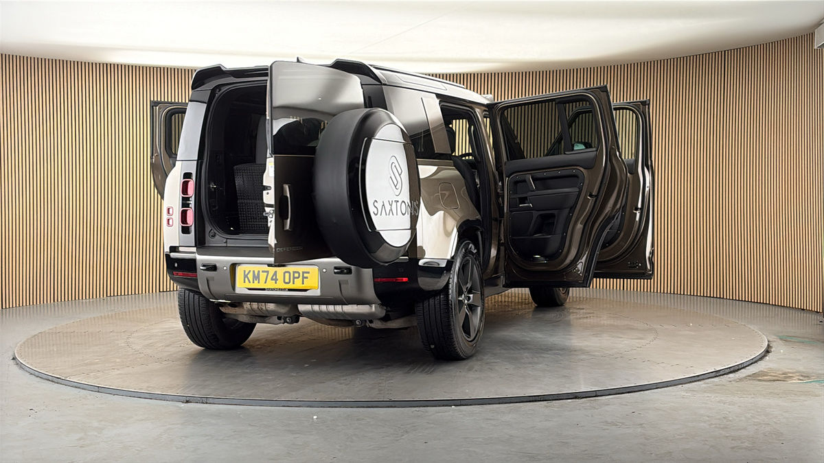 More views of Land Rover Defender 110