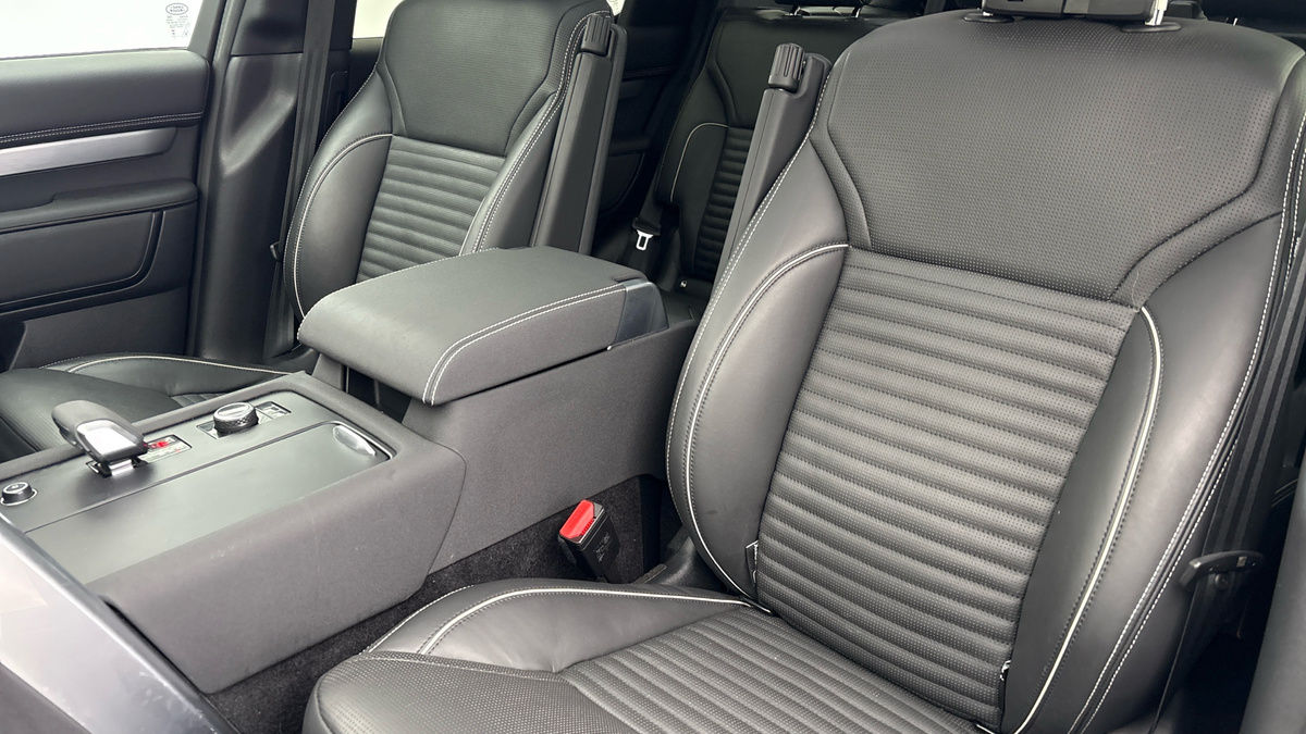 Land Rover Discovery Image 7