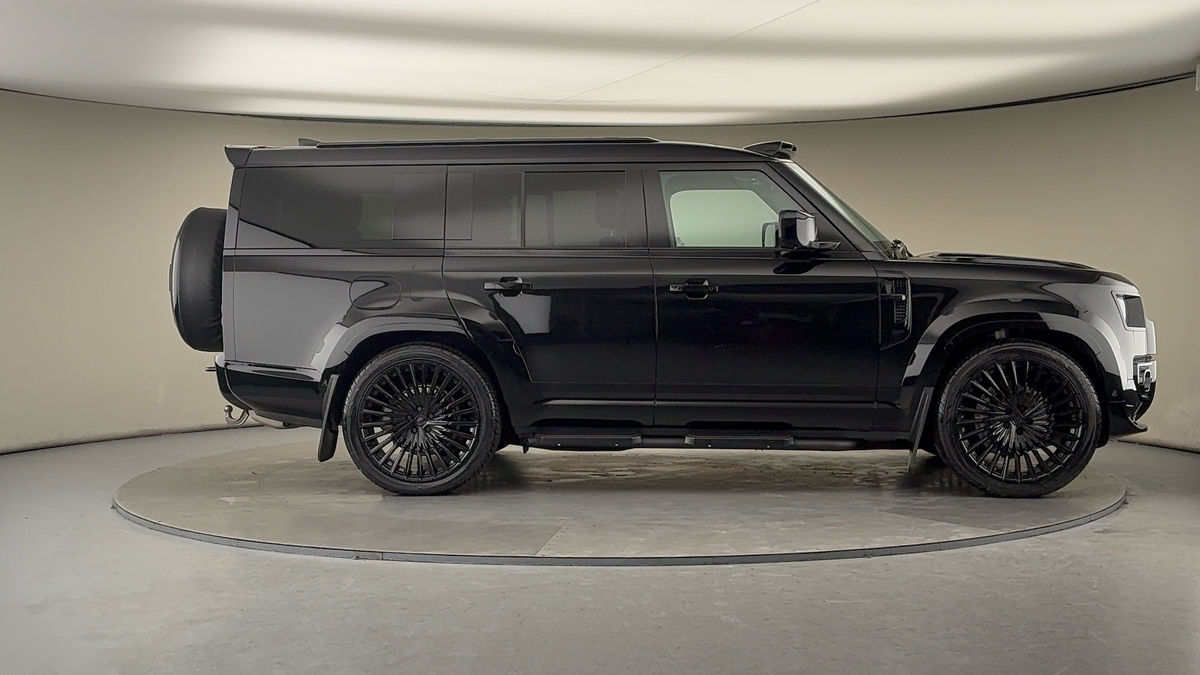 Land Rover Defender 130 Urban Image 16