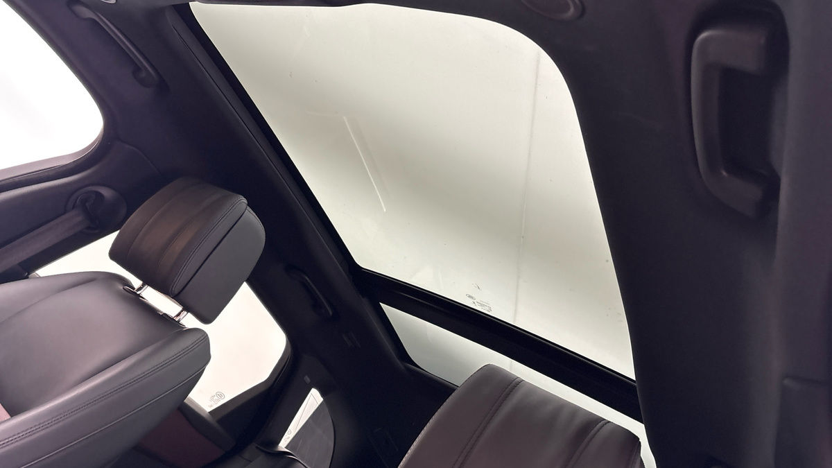 Land Rover Range Rover Velar Image 6