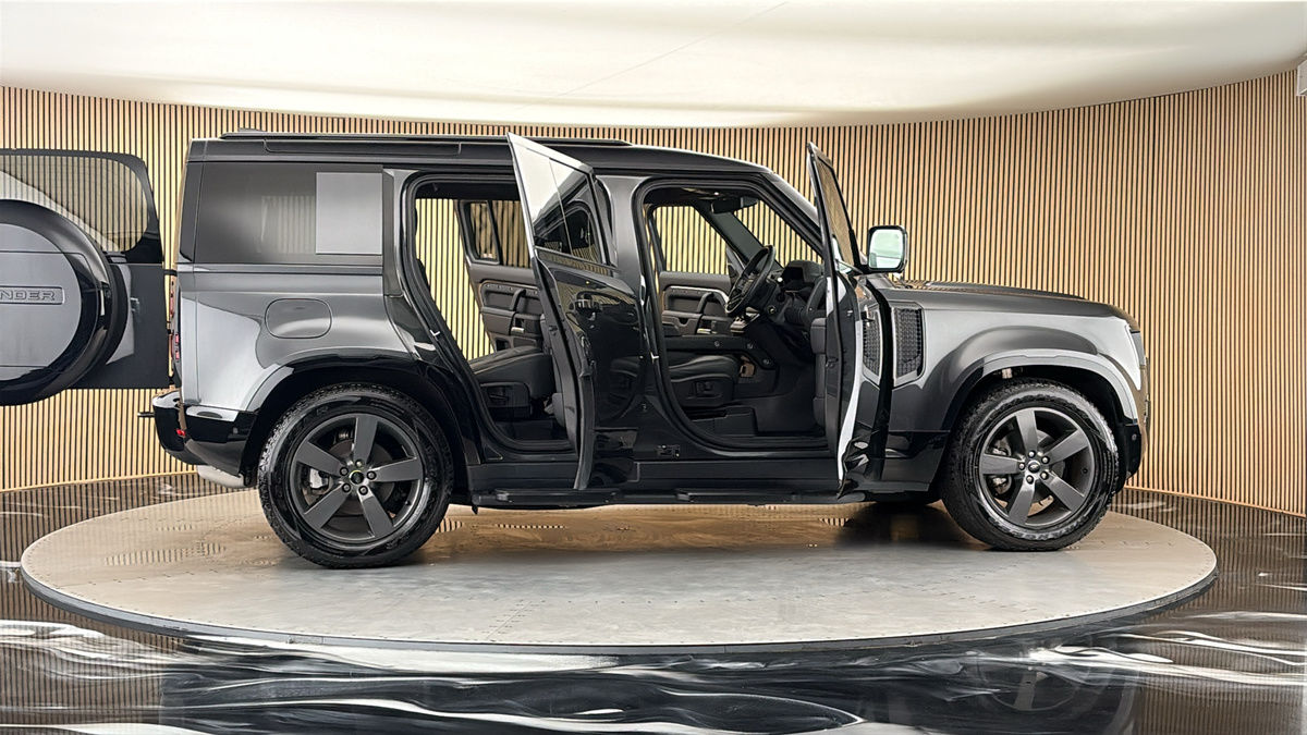 More views of Land Rover Defender 110