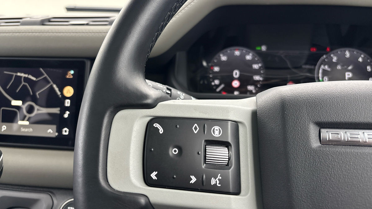 Land Rover Defender 110 Image 13