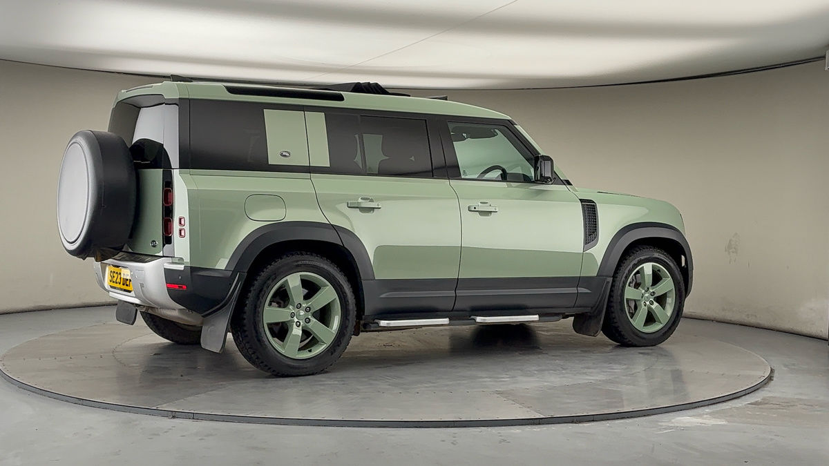 More views of Land Rover Defender 110