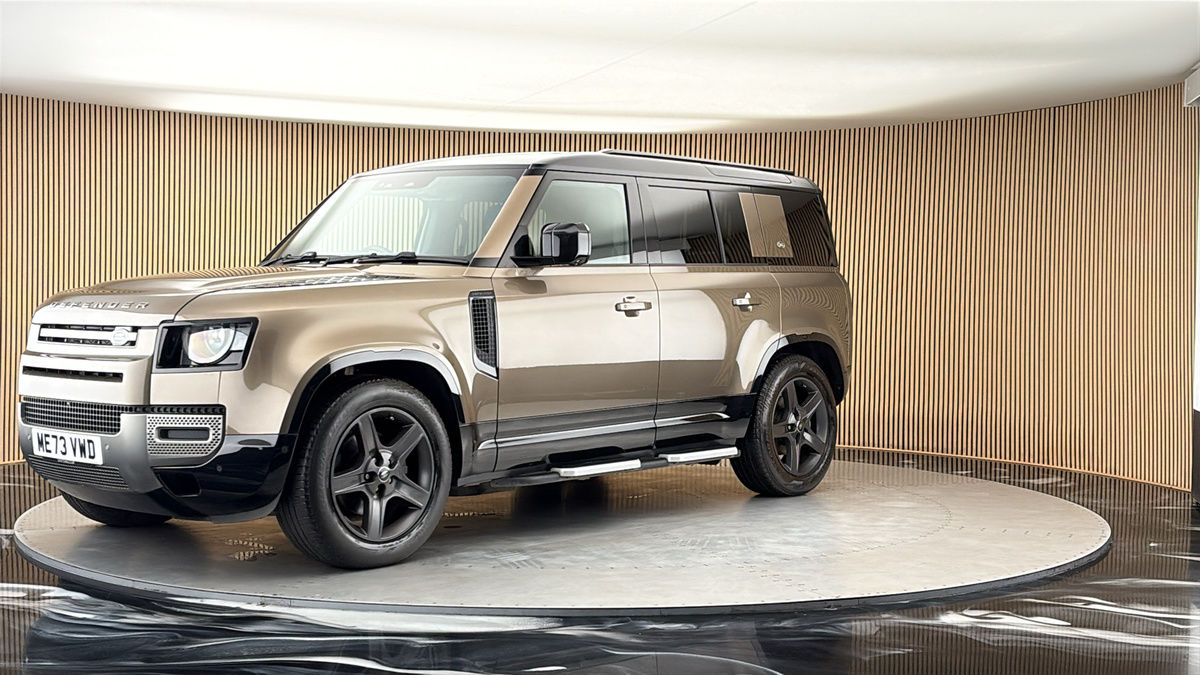 Land Rover Defender 110 Image 20