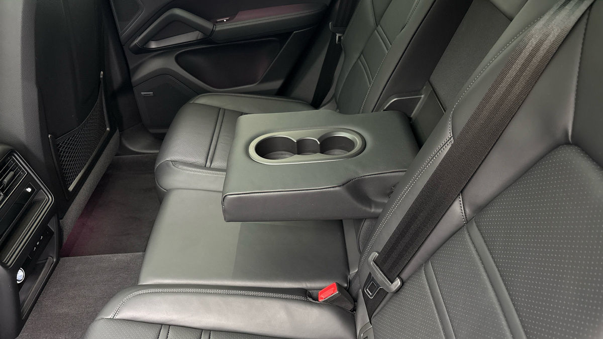 Porsche Cayenne Image 9