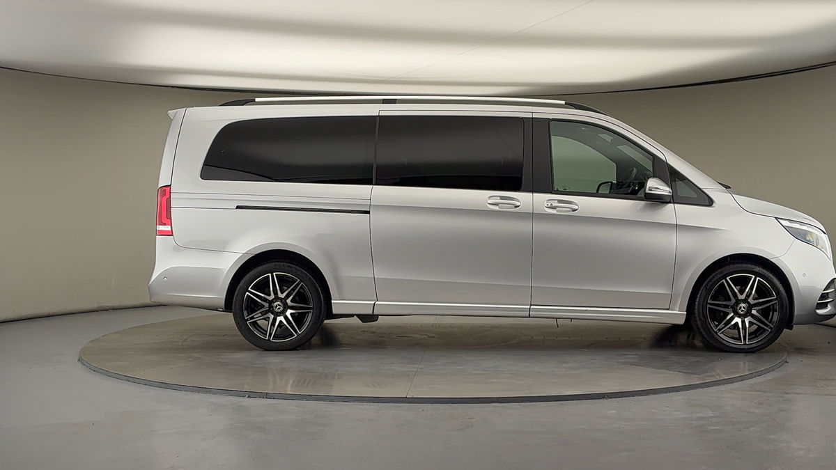 Mercedes-Benz V Class Image 28