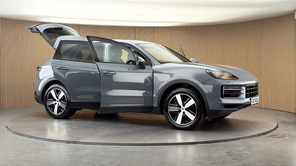 More views of Porsche Cayenne