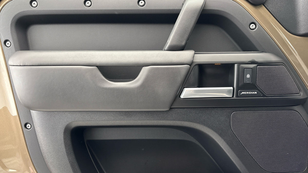 Land Rover Defender 90 Image 19