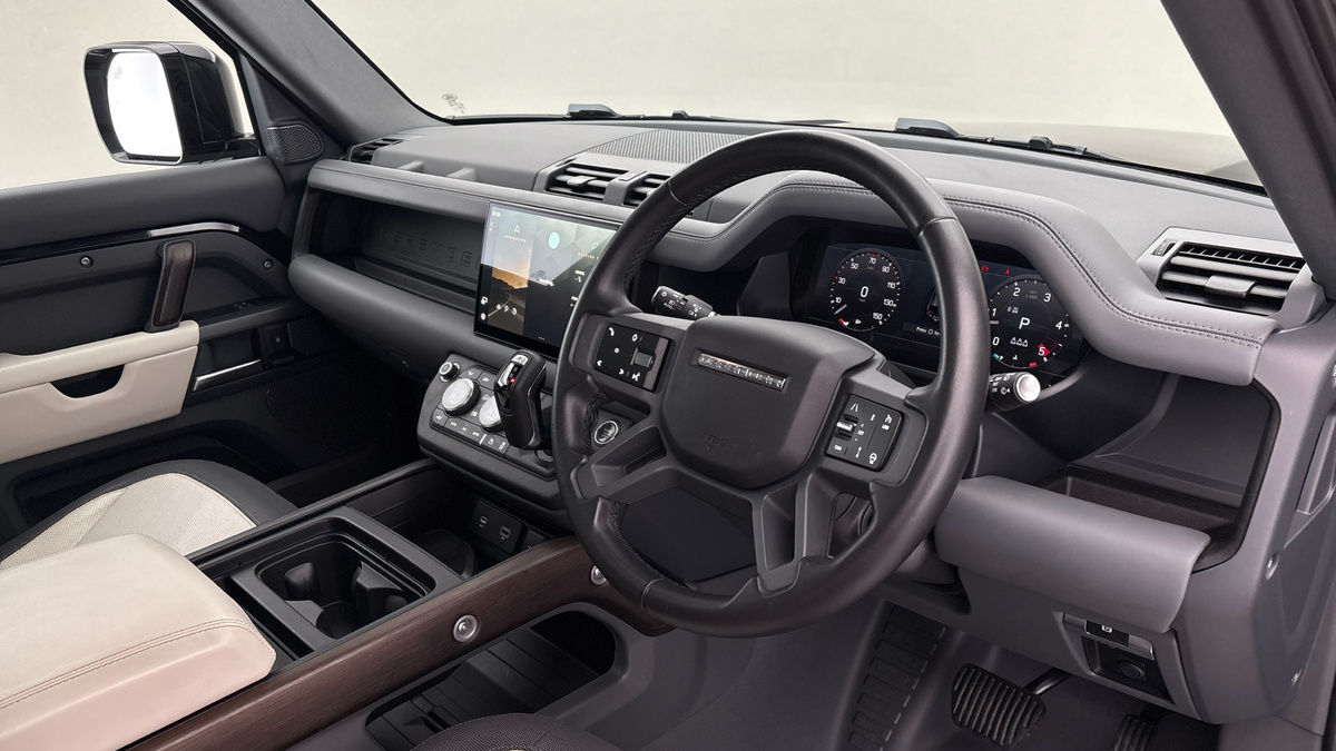 Land Rover Defender 110 Urban Image 5