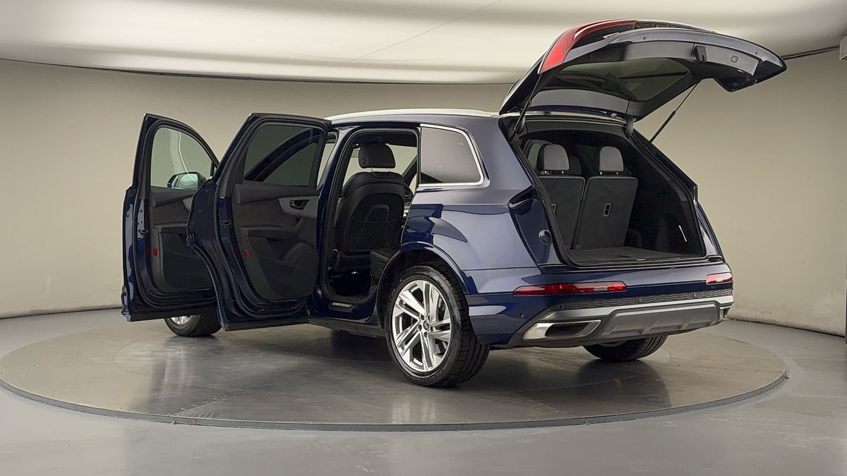 More views of Audi Q7