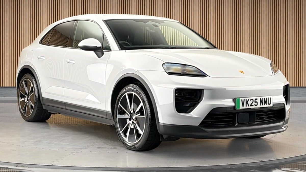 Porsche Macan Sticky Header Image