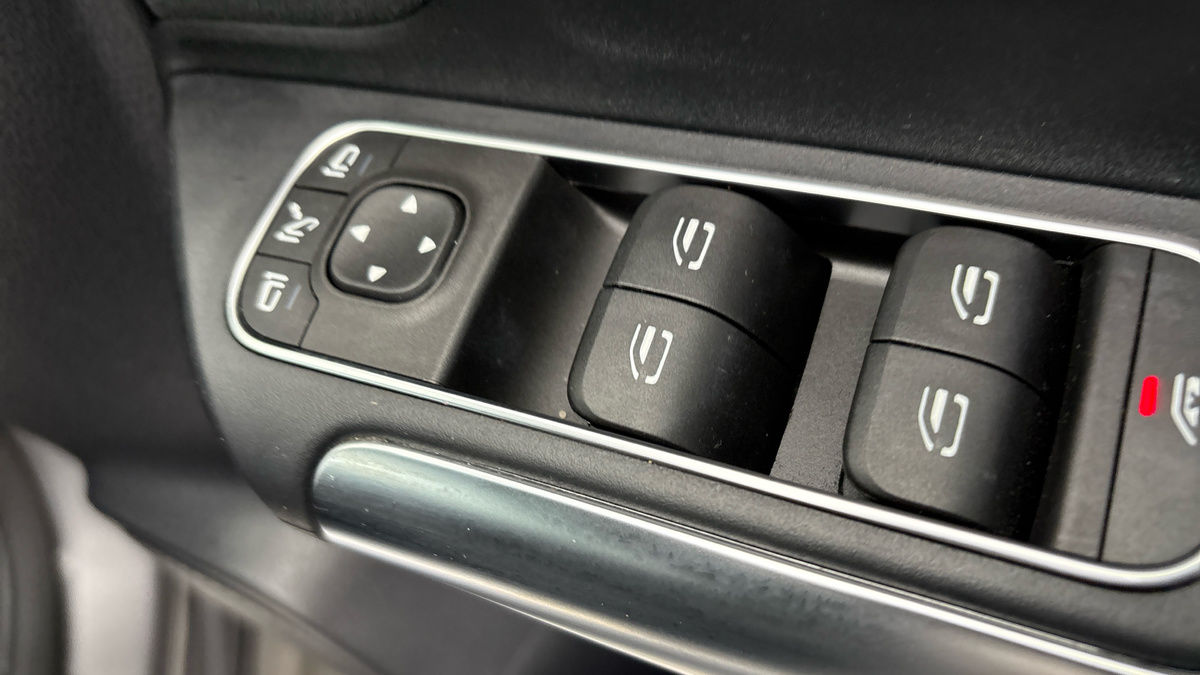 Mercedes-Benz GLA Image 28