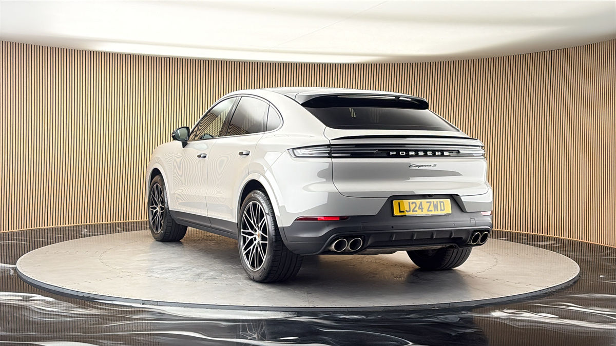More views of Porsche Cayenne