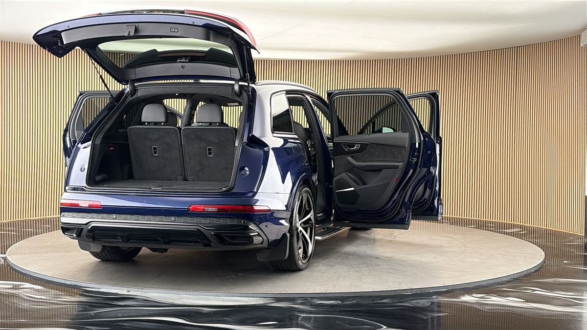 More views of Audi Q7