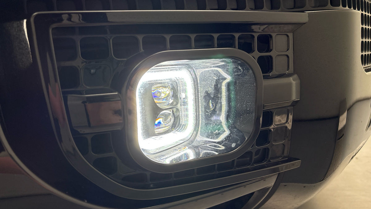 Land Rover Defender 110 Image 27