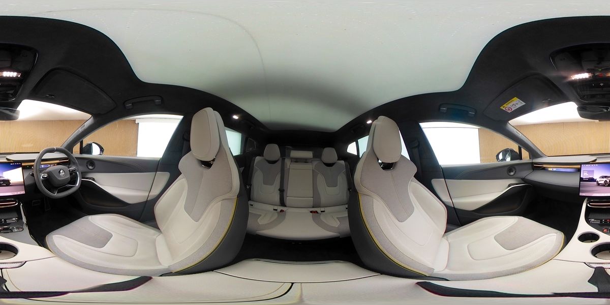 More views of Lotus Eletre