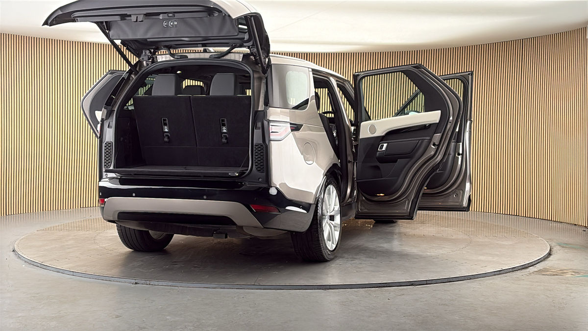 More views of Land Rover Discovery