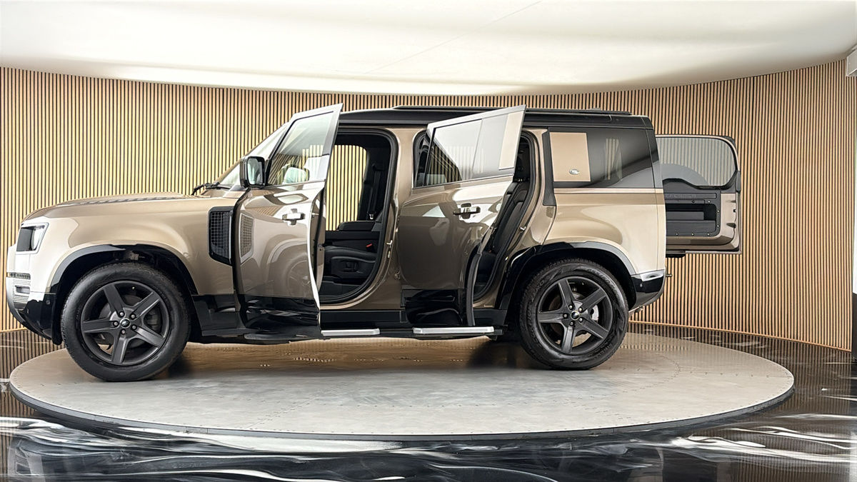 More views of Land Rover Defender 110