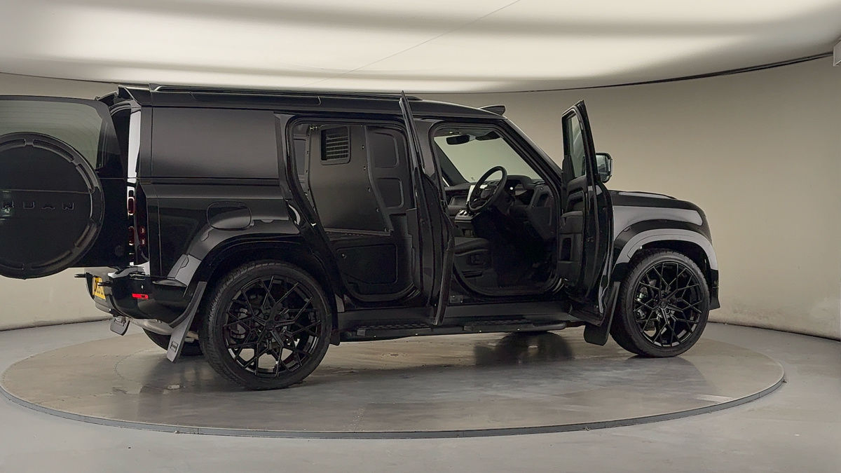 More views of Land Rover Defender 110