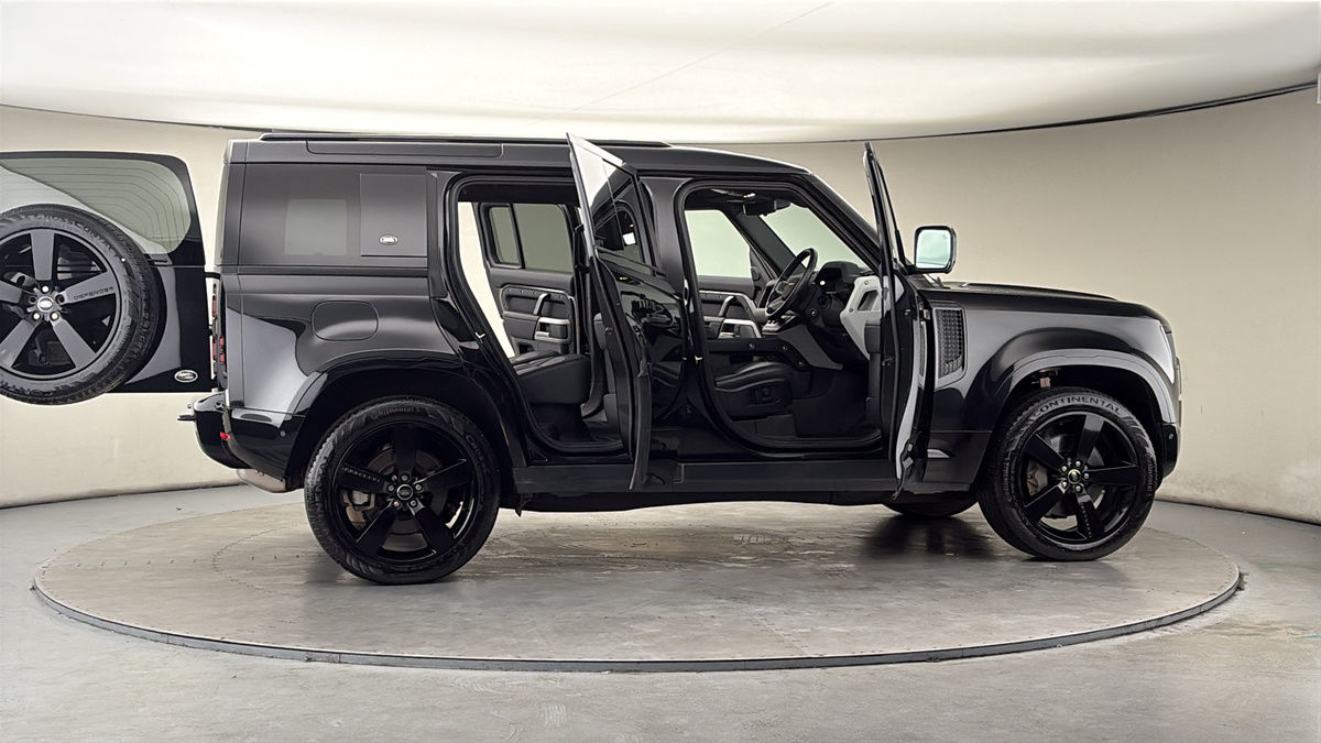 More views of Land Rover Defender 110