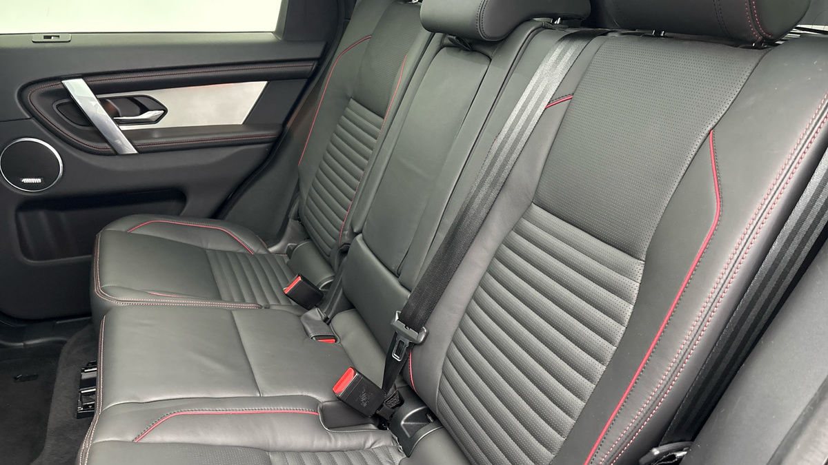 Land Rover Discovery Sport Image 8