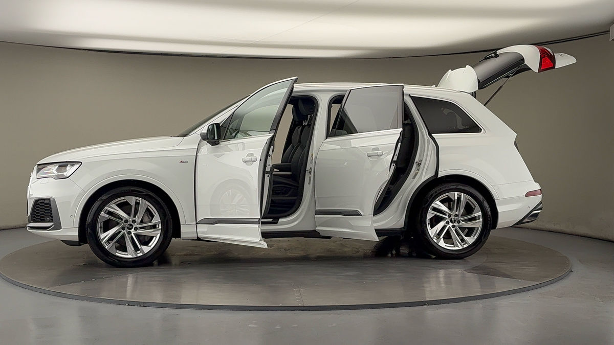 More views of Audi Q7