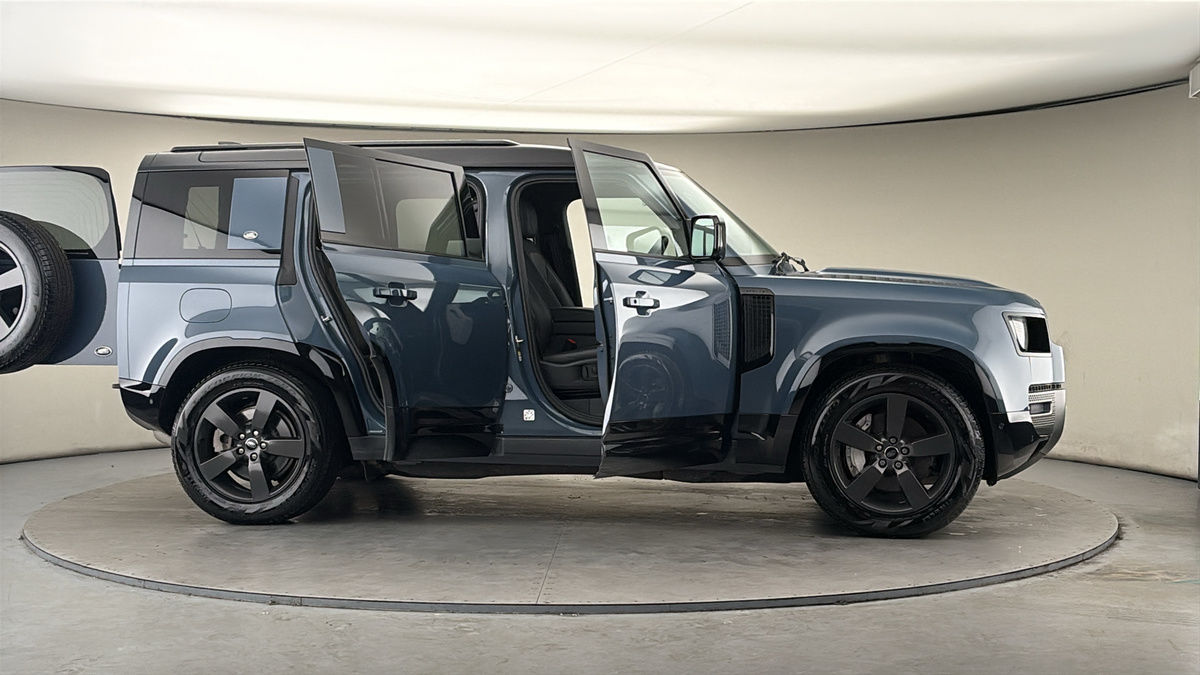 More views of Land Rover Defender 110