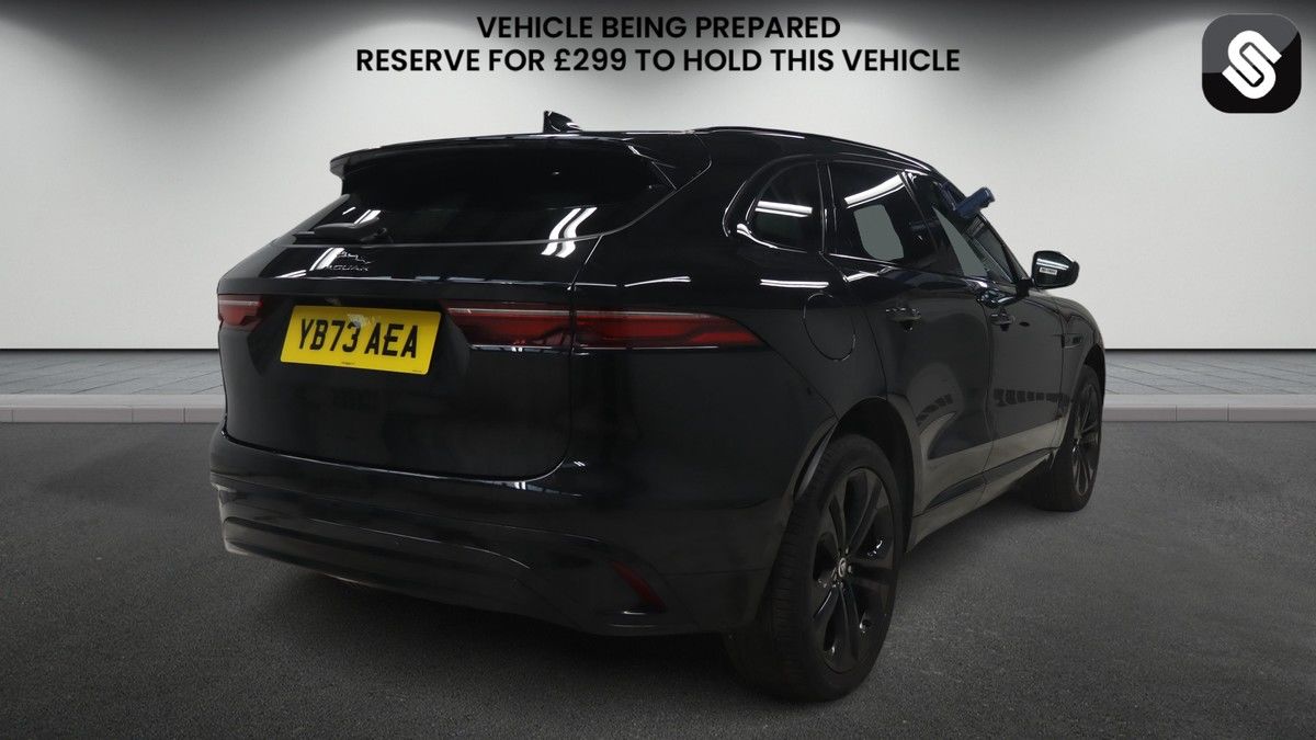 Jaguar F-PACE Image 4