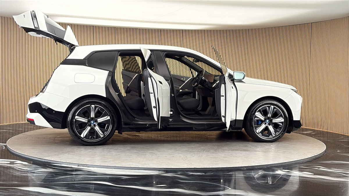 More views of BMW iX