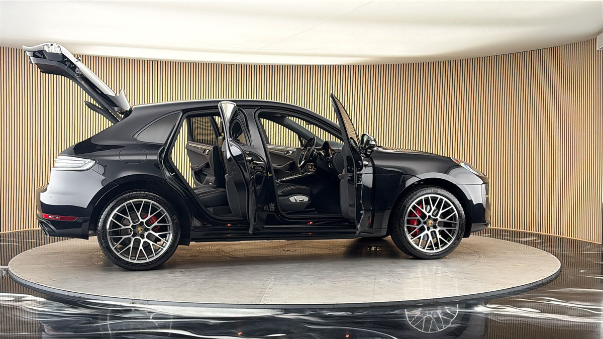 More views of Porsche Macan