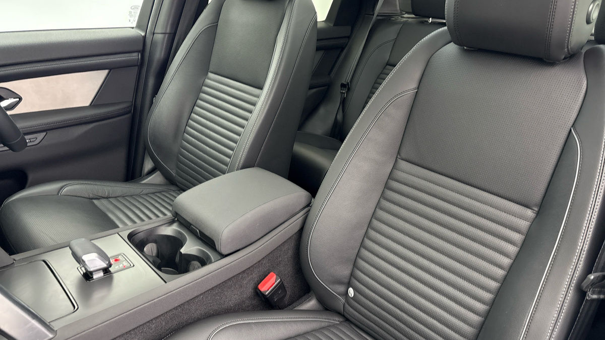 Land Rover Discovery Sport Image 7