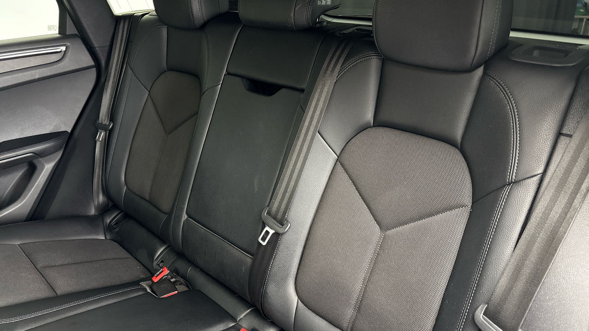 Porsche Macan Image 8